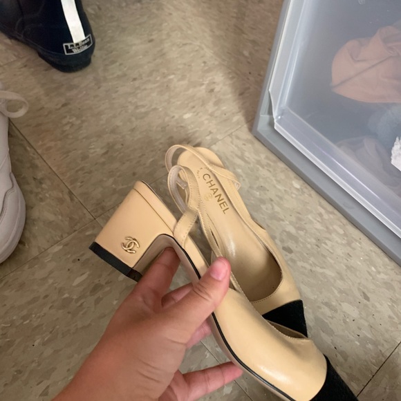 Chanel sling back kitten heels - Picture 2 of 8
